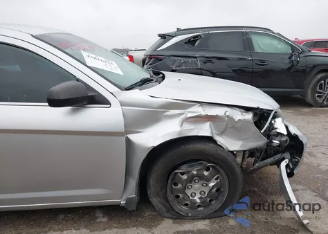 2010 Chrysler Sebring Touring z USA, uszkodzony, nr VIN 1C3CC4FB7AN100335